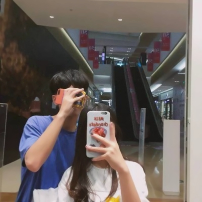 新版真人情侣头像来啦！一左一右高清款共12张