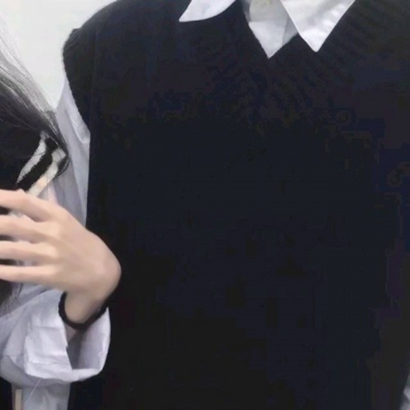 不露脸也能撒糖！16张个性身体部位情侣半身头像合集