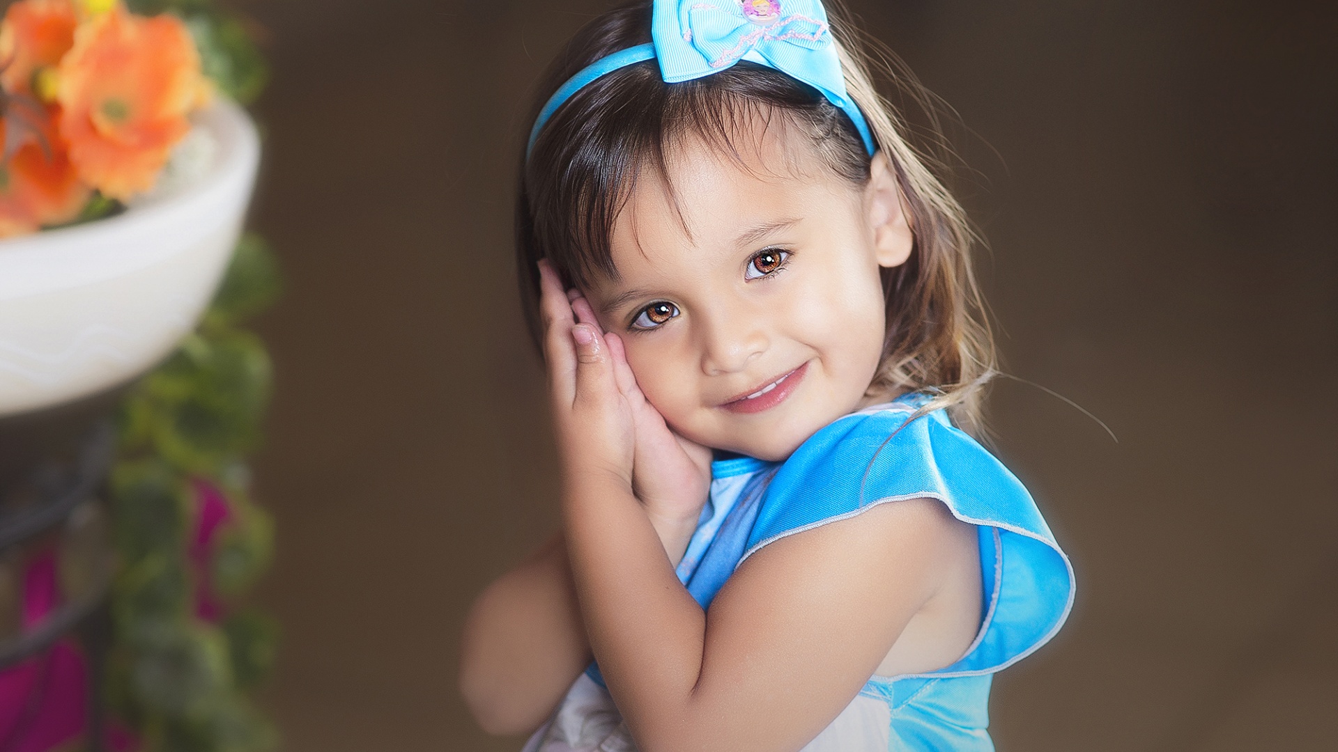 带着治愈笑容的小女孩 这款动漫桌面壁纸太戳人了