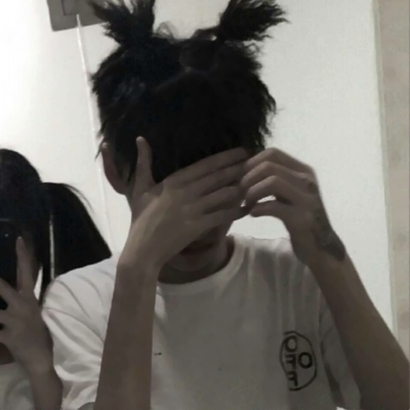 这里有16组好看的QQ真人情侣头像 高清一左一右两张一套