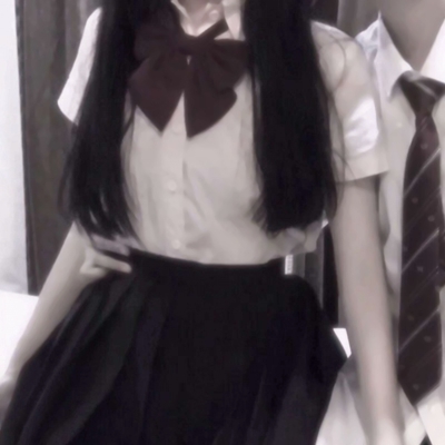 26张不露脸正身双人真人情侣头像 高清素材合集