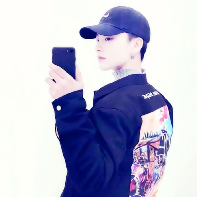 最新真人情侣头像来啦！一男一女高清款共12张，适合情侣使用。