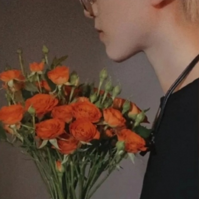 抖音上超火的一左一右真人情侣头像，这里有8张合集