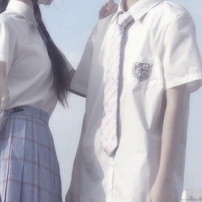 不露脸的制服情侣头像合集 26张半身情侣装款