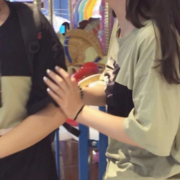 22张高清真人部位情头合集 氛围感拉满的不露脸情侣头像