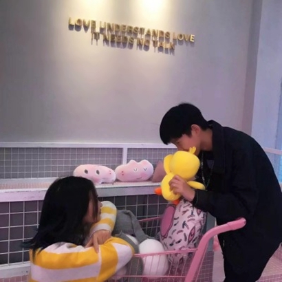 8张不露脸高清情侣合照 QQ双人头像素材合集