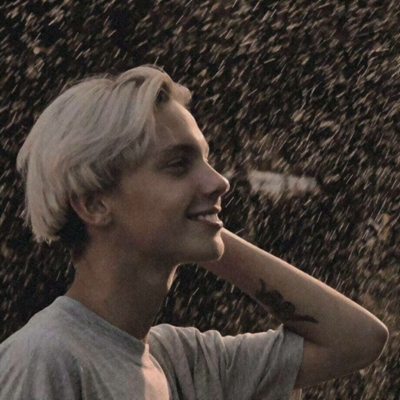 36张高清一对一半的情侣网图头像合集