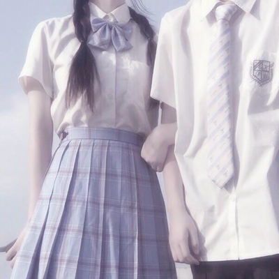 不露脸的制服情侣头像合集 26张半身情侣装款