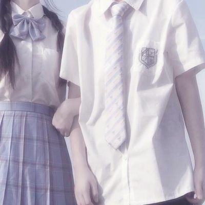 不露脸的制服情侣头像合集 26张半身情侣装款