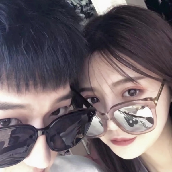 36张高清真人不露脸情侣头像 氛围感拉满不用露脸也很甜