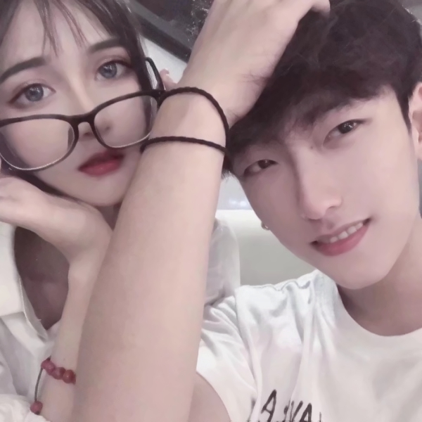 36张高清真人不露脸情侣头像 氛围感拉满不用露脸也很甜