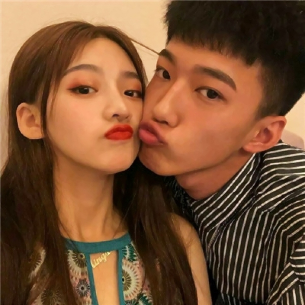 12张超甜真人情侣头像！微信用刚好的高清双人款