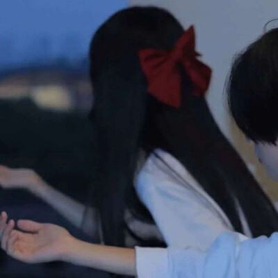 一左一右的真人高质量情侣头像，8张合集来啦