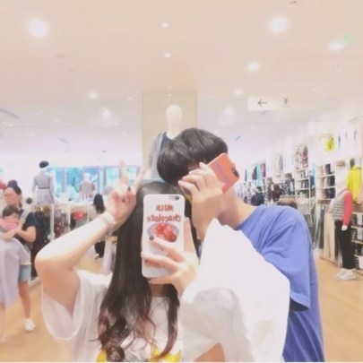 新版真人情侣头像来啦！一左一右高清款共12张