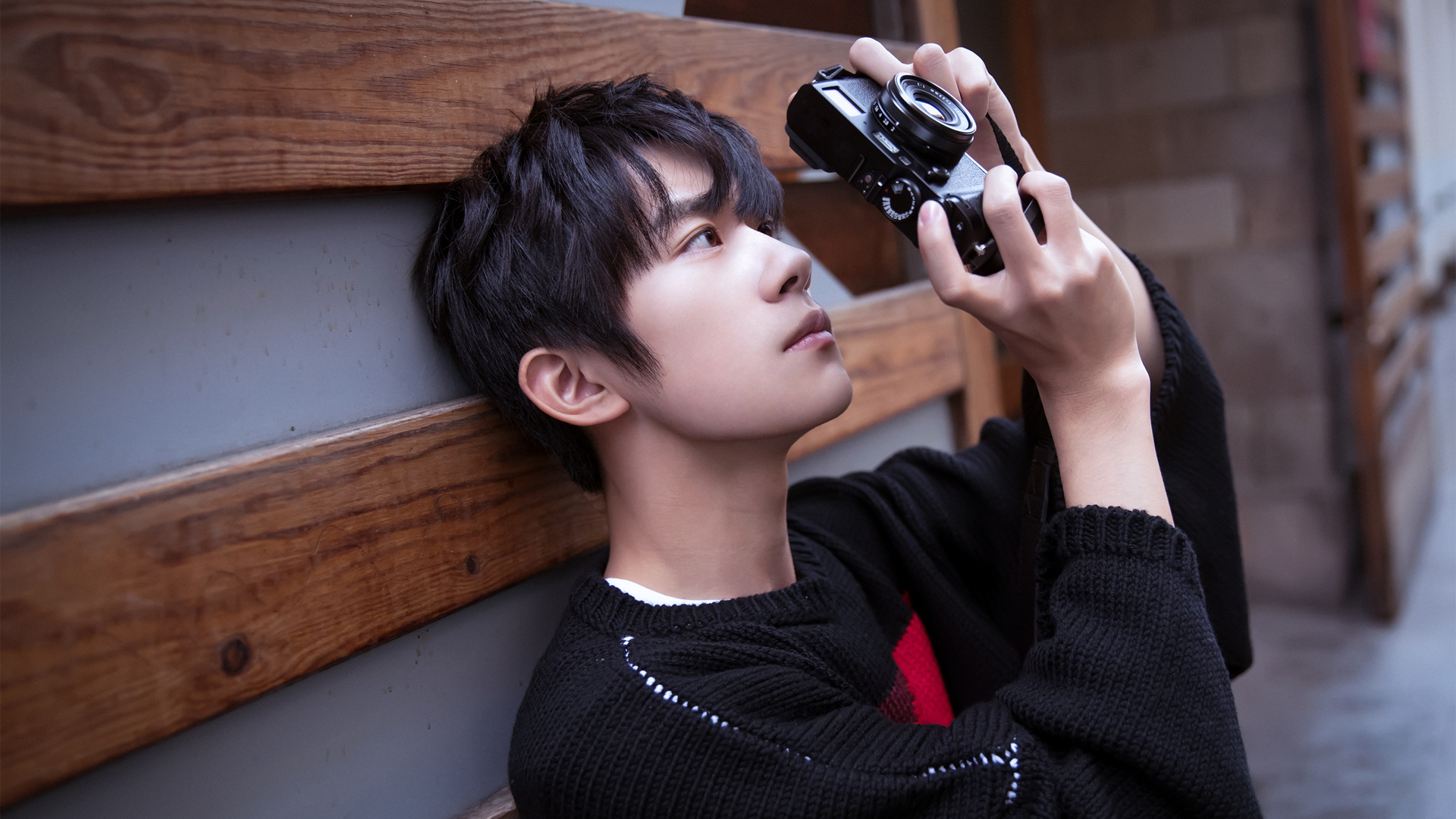 易烊千玺的高清电脑壁纸来啦 多款分辨率可选