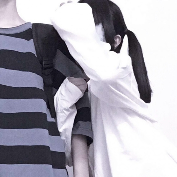 22张高清真人部位情头合集 氛围感拉满的不露脸情侣头像