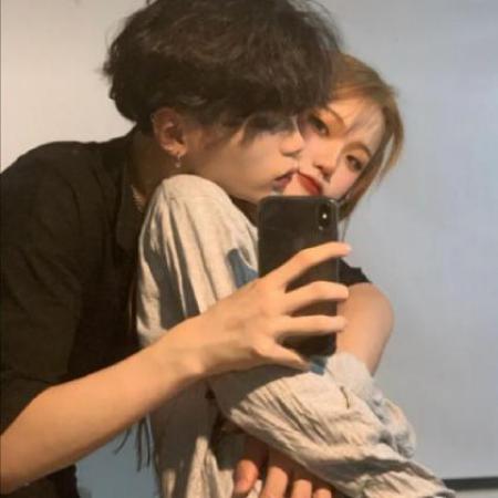 热门情侣头像合集来了，这里整理了12张当下最受欢迎的情侣头像素材，方便用户挑选使用。