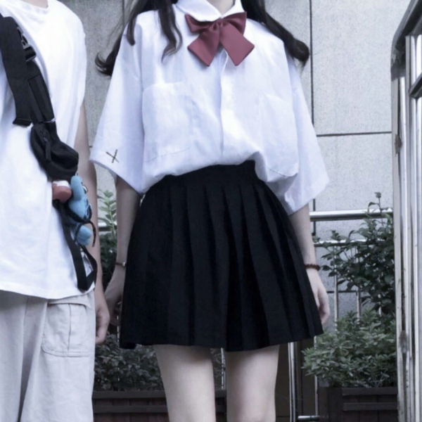 校园风校服情侣头像！衬衫领带不露脸高清图共18张