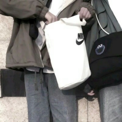 不露脸也甜！28张新潮部位双人情侣头像高清图