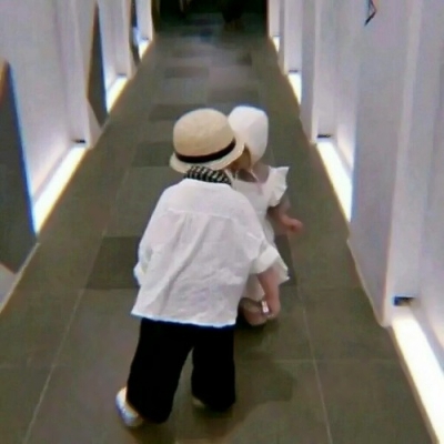 24张萌娃情侣头像来啦！一男一女超可爱高清款