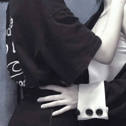 12张高清好看的情侣QQ头像部位图