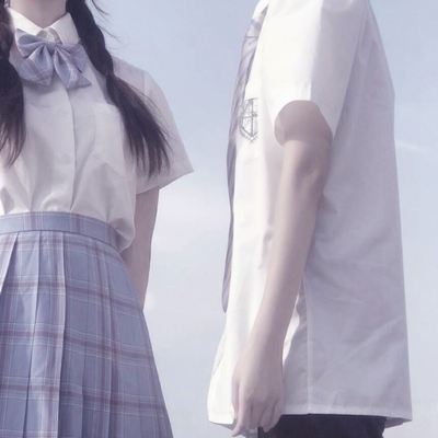 不露脸的制服情侣头像合集 26张半身情侣装款