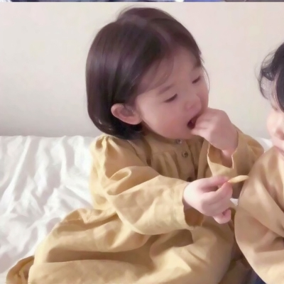 软萌暴击！28组可爱萌娃情侣头像 一对两张高清图