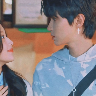 超火的一左一右情侣头像 14张高清合集