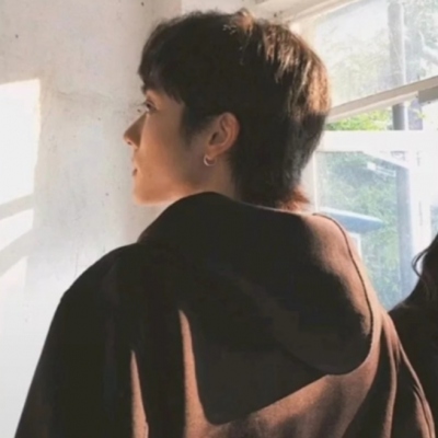 抖音上超火的一左一右真人情侣头像，这里有8张合集