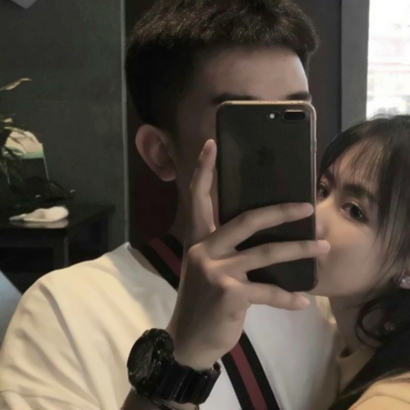 36张用手机遮脸的恩爱QQ情侣头像 高清氛围感拉满