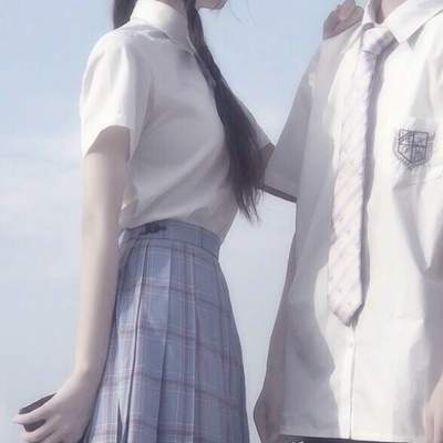 不露脸的制服情侣头像合集 26张半身情侣装款