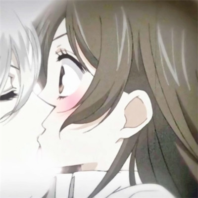 超甜动漫亲亲情头 24张高清恩爱情侣头像合集