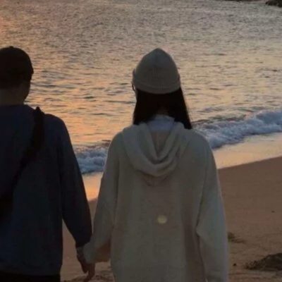 12张超甜不露脸背影情侣头像，快来挑一对