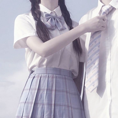 不露脸的制服情侣头像合集 26张半身情侣装款