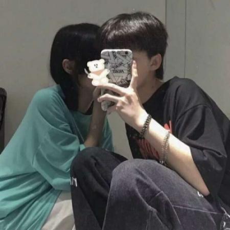 8张真人情侣手机控头像 高清可爱款可直接用