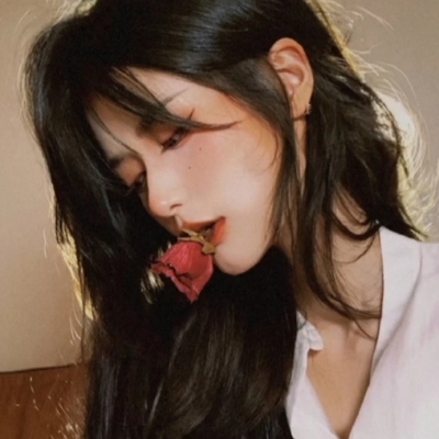 抖音上超火的一左一右真人情侣头像，这里有8张合集