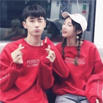 新版真人情侣头像来啦！一左一右高清款共12张