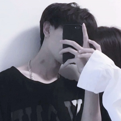 22张高清不露脸双人情侣头像 半身控专属情头来了