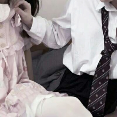 不露脸也甜！28张新潮部位双人情侣头像高清图