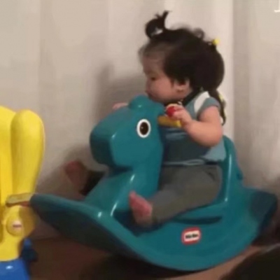 流行的真人一左一右情头网图合集来了，共18张高清图