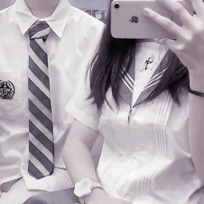 不露脸的制服情侣头像合集 26张半身情侣装款