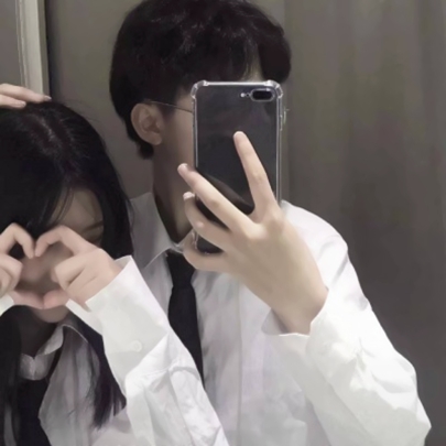 12张高清好看的情侣QQ头像部位图