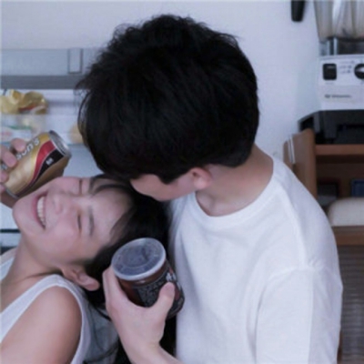 8张高清甜蜜自拍双人情侣头像合集