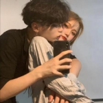 热门情侣头像合集来了，这里整理了12张当下最受欢迎的情侣头像素材，方便用户挑选使用。