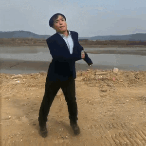 霍云龙和阿红老师现场尬舞 专属表情包上线啦