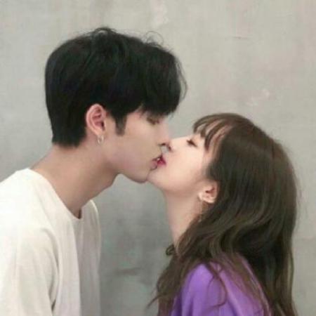 热门一左一右双人情侣头像 共10张