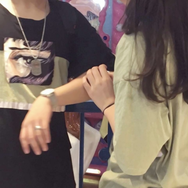 22张高清真人部位情头合集 氛围感拉满的不露脸情侣头像