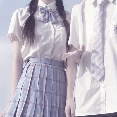 不露脸的制服情侣头像合集 26张半身情侣装款