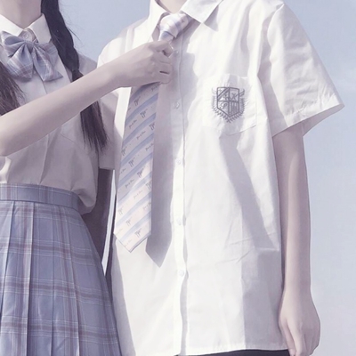 不露脸的制服情侣头像合集 26张半身情侣装款