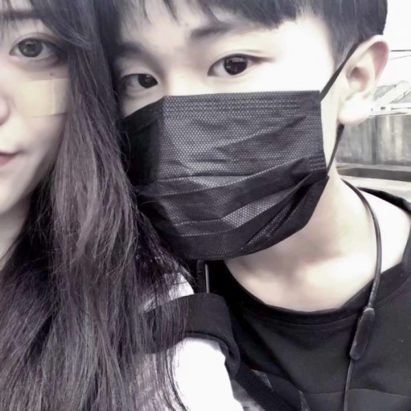 36张高清真人不露脸情侣头像 氛围感拉满不用露脸也很甜